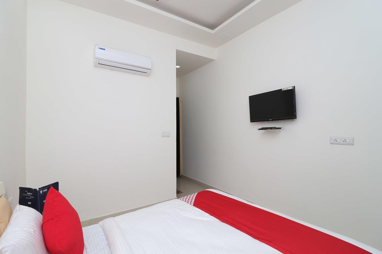 Oyo 13406 Hotel Golden Leaf Барели Экстерьер фото